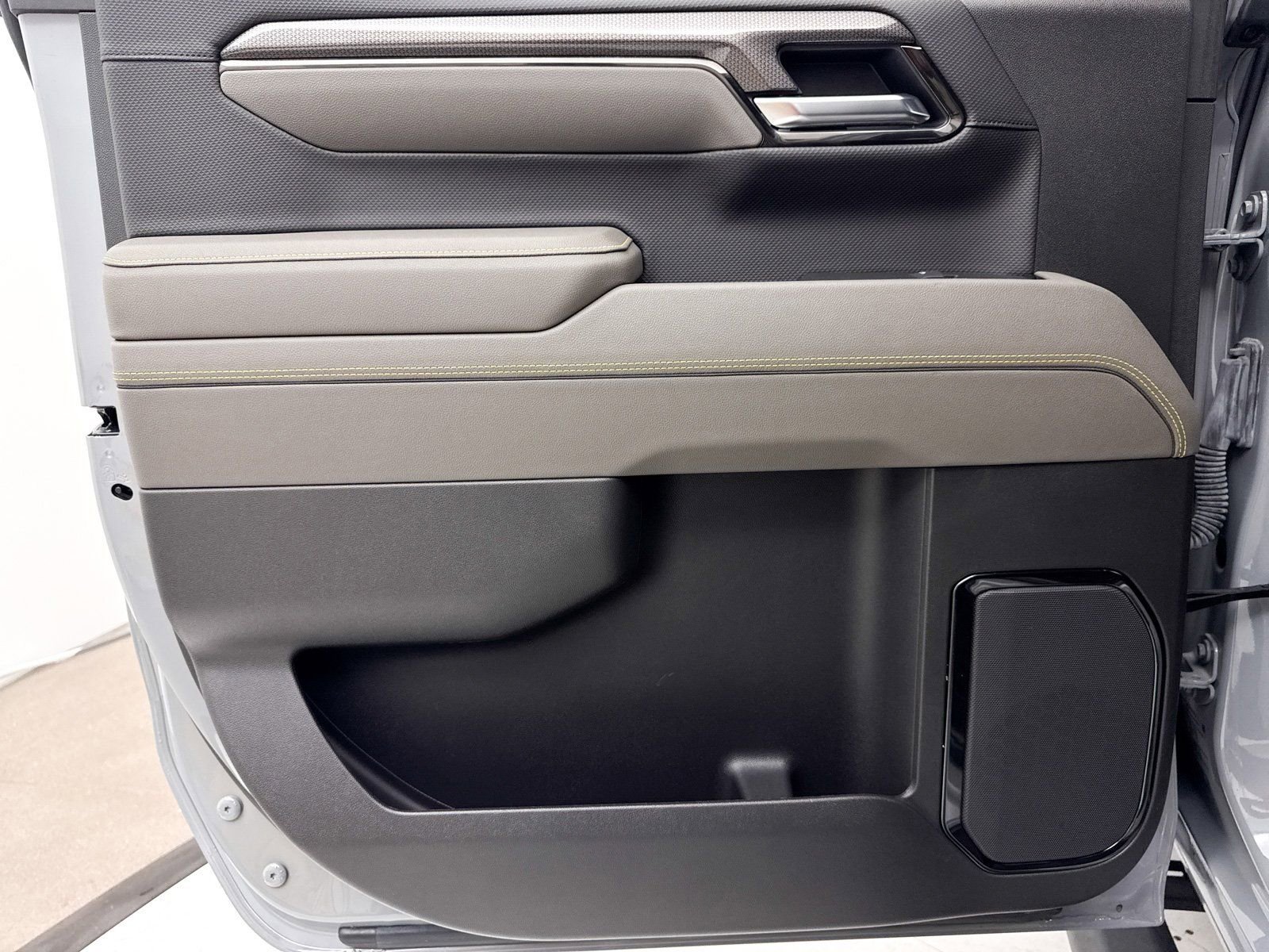 Used 2025 Chevrolet Silverado 1500 ZR2 w/ Technology Package image 35