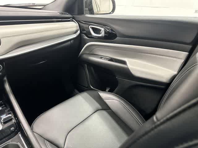 Used 2026 Jeep Compass Limited image 13