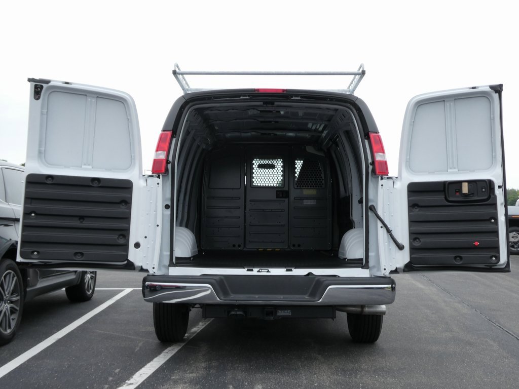 New 2025 GMC Savana 3500 w/ Driver Convenience Package image 25