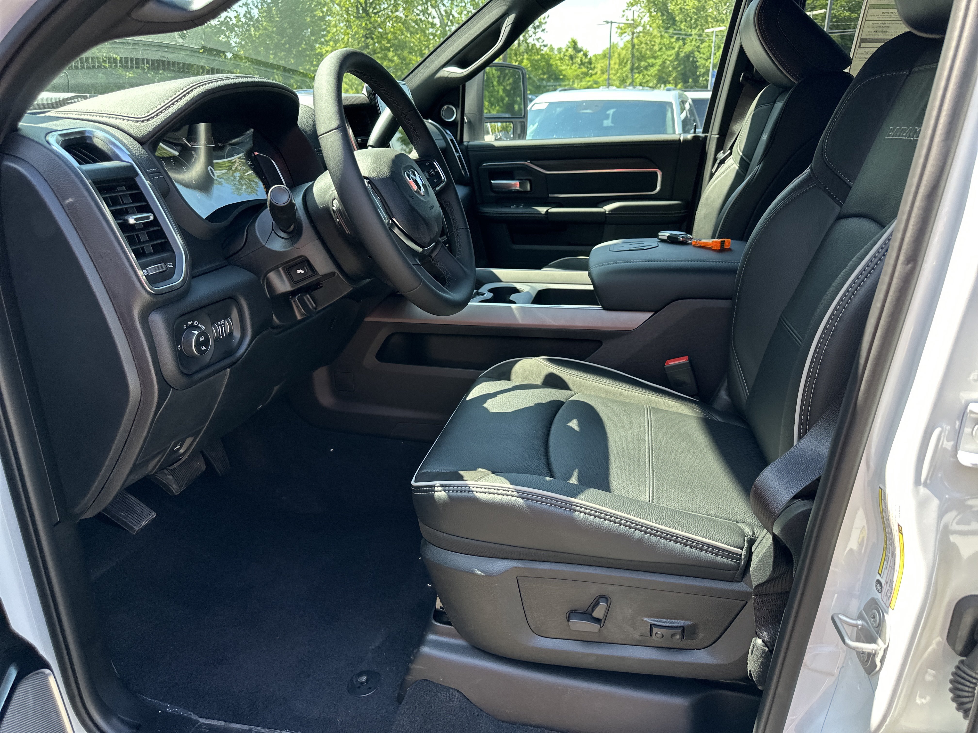 New 2026 RAM 2500 Laramie AWD/4WD image 27