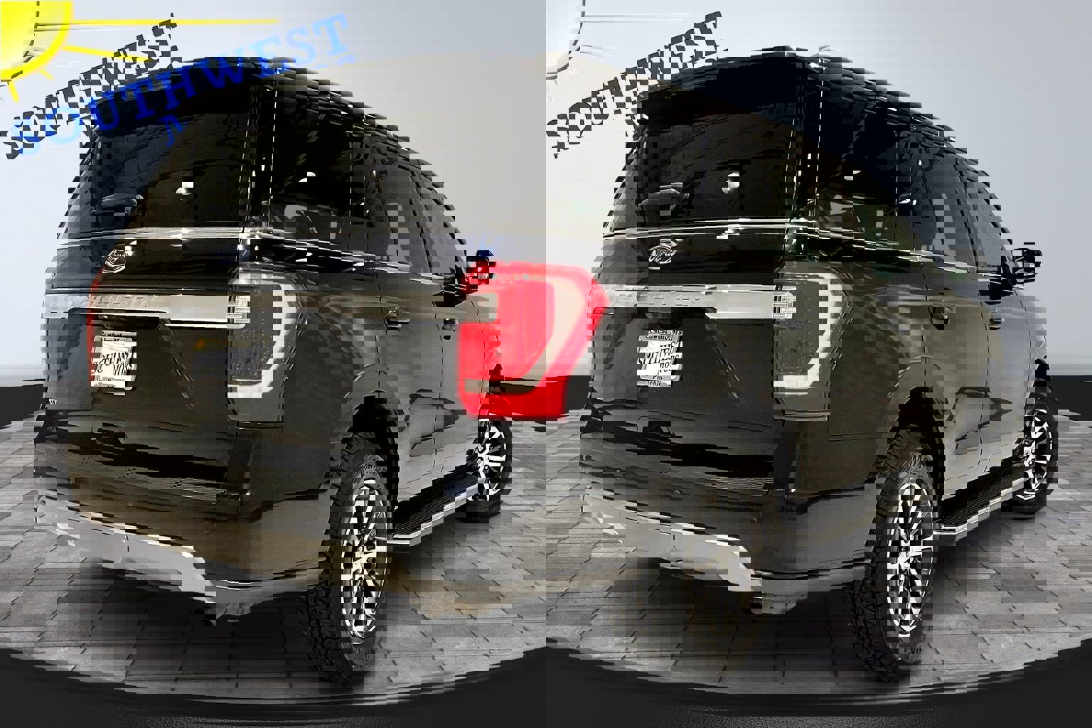 Used 2021 Ford Expedition XLT image 6