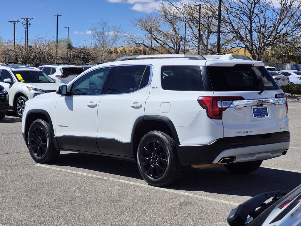 Certified 2023 GMC Acadia SLT image 3