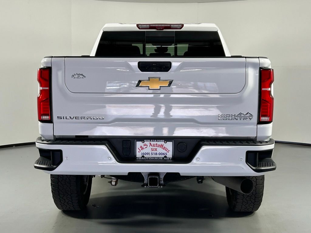 Used 2024 Chevrolet Silverado 3500 High Country w/ Technology Package AWD/4WD image 6