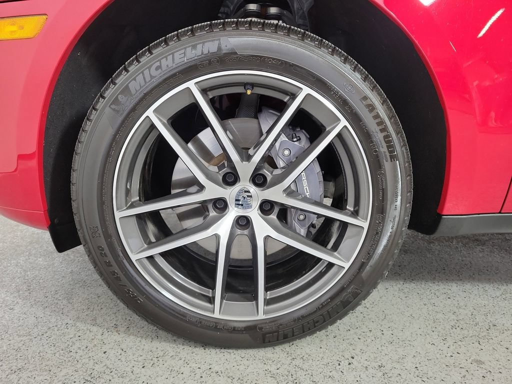 Used 2025 Porsche Macan AWD/4WD image 9