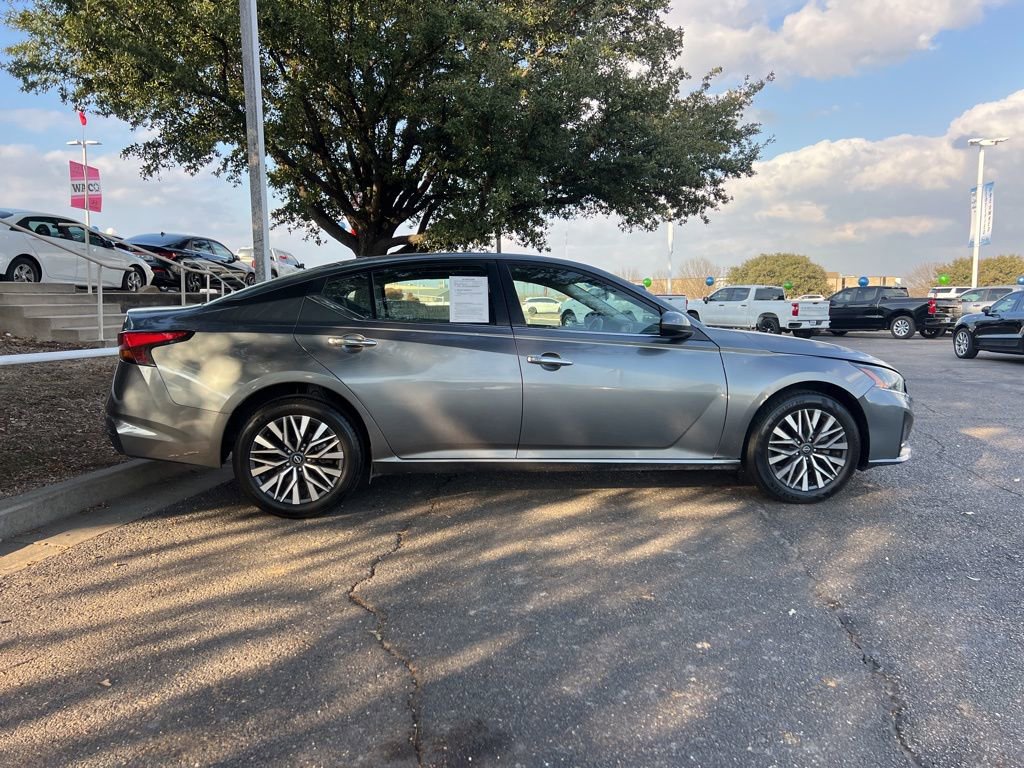 Used 2023 Nissan Altima 2.5 SV image 8