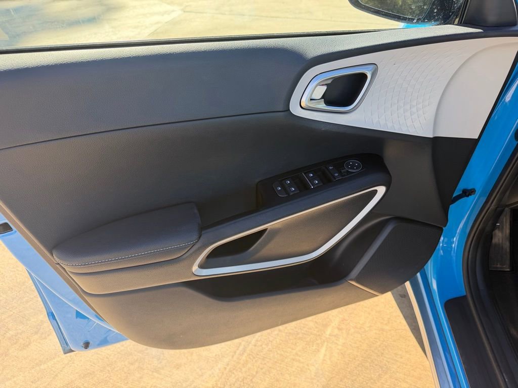 Used 2023 Kia Soul GT-Line image 13