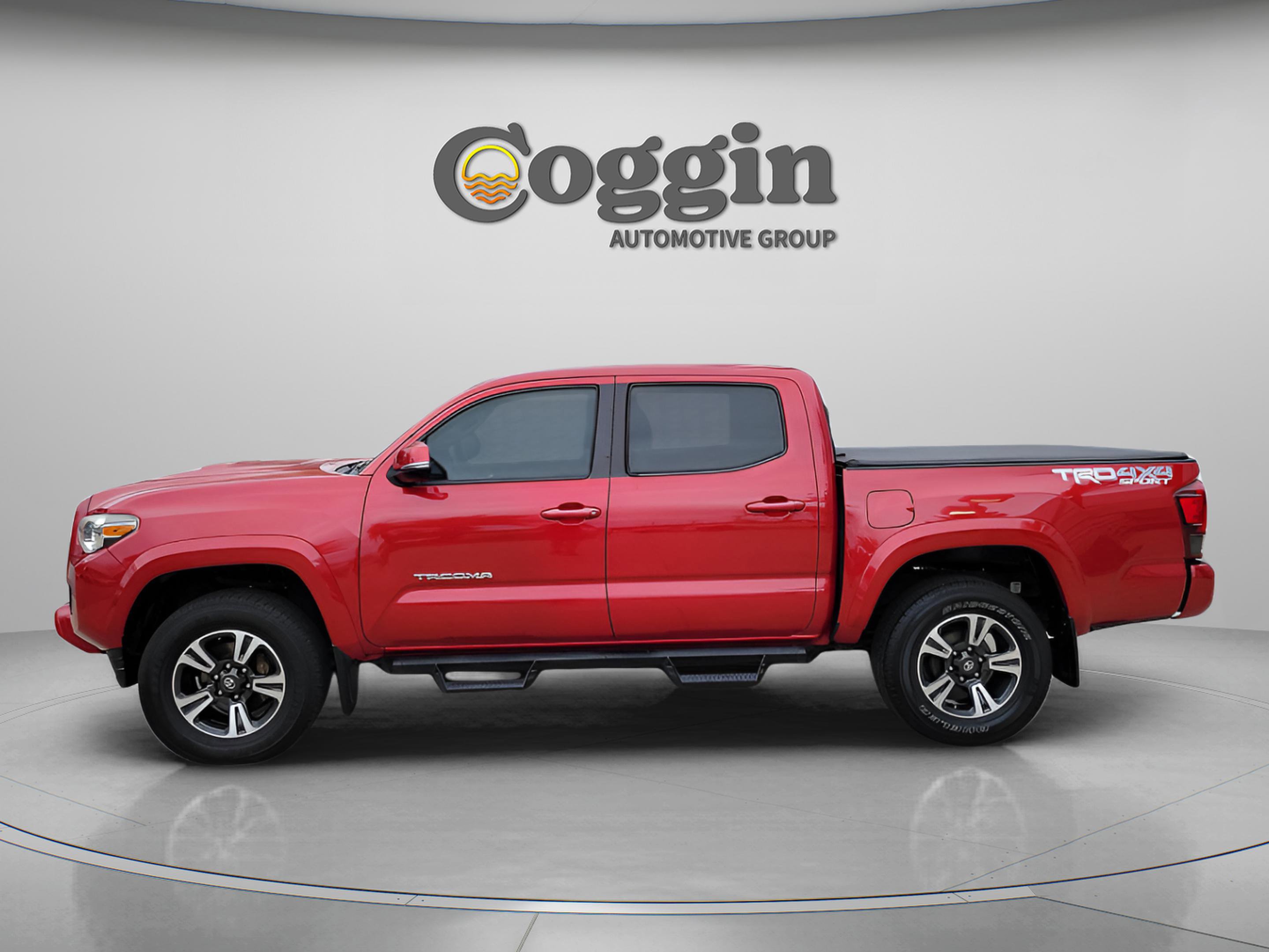 Used 2018 Toyota Tacoma TRD Sport AWD/4WD image 3