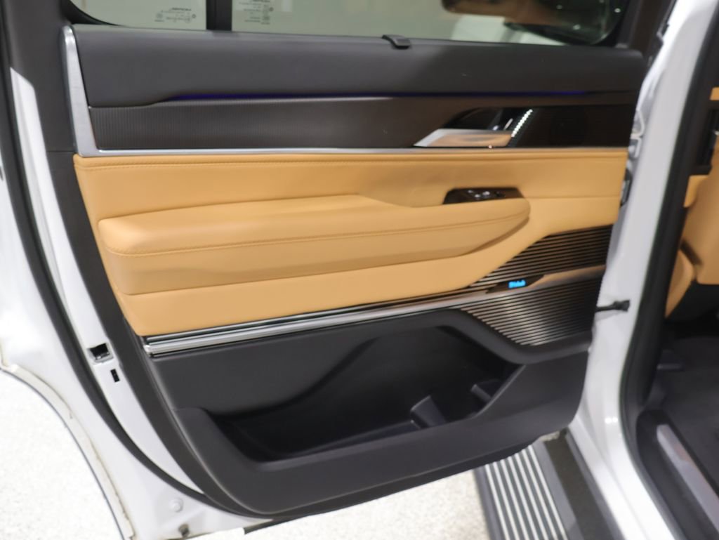 Used 2024 Jeep Grand Wagoneer Series III w/ Rear Seat Video Group 1 AWD/4WD image 21