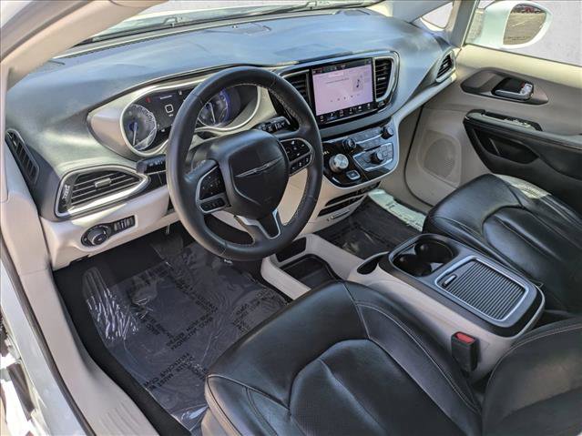 Used 2022 Chrysler Pacifica Touring-L FWD image 10