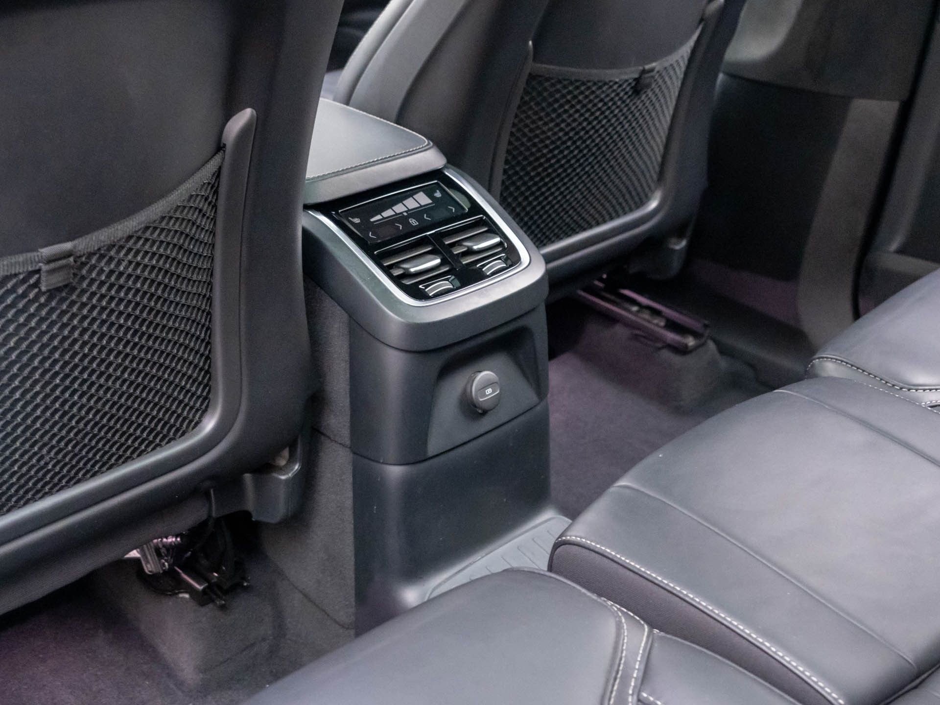 Used 2024 Volvo XC90 T8 Ultimate w/ Lounge Package image 18