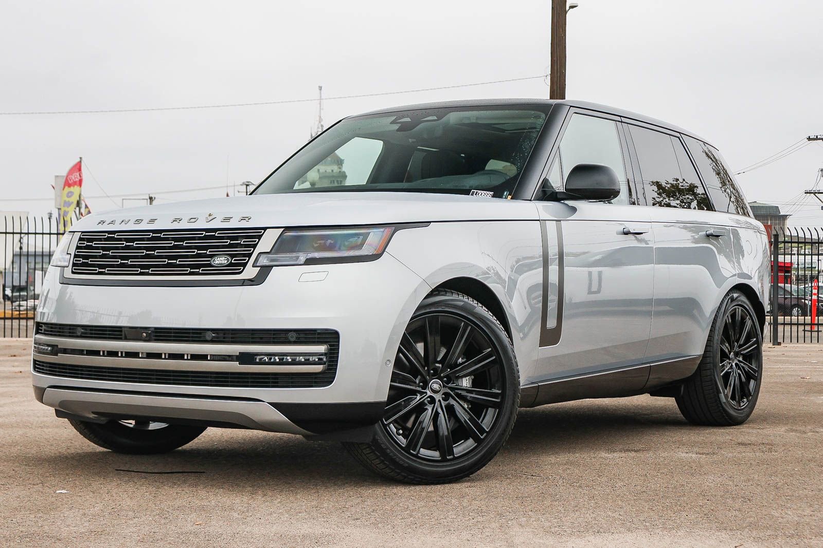 New 2025 Land Rover Range Rover SE