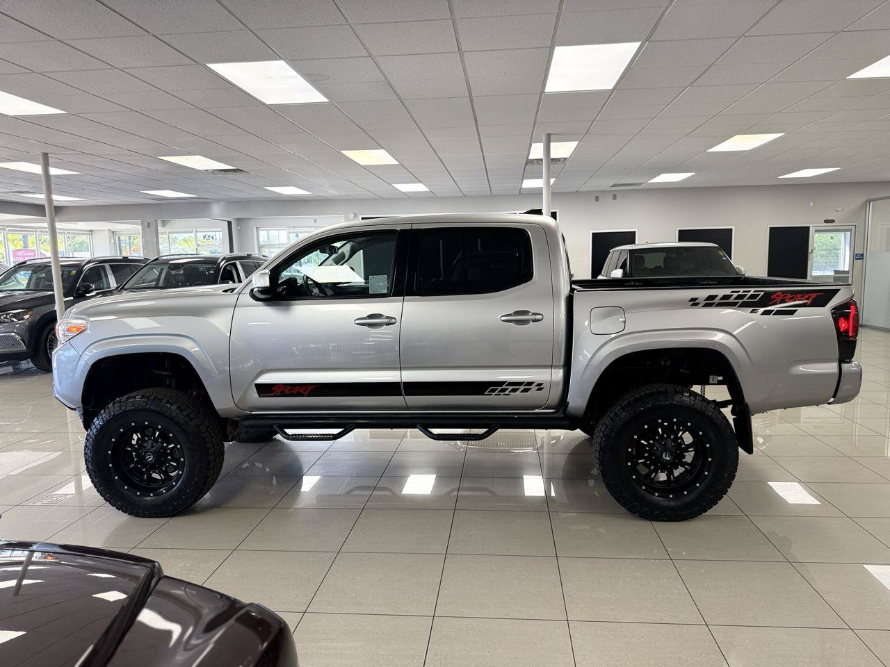 Used 2017 Toyota Tacoma SR w/ Tow Package AWD/4WD image 6