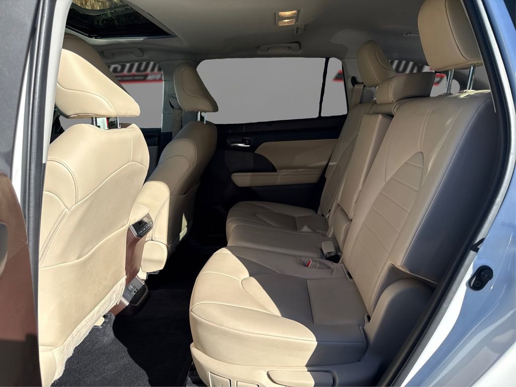 Used 2022 Toyota Highlander XLE image 10