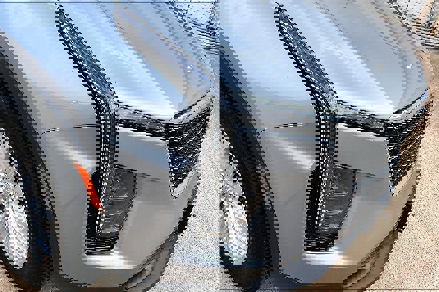 Used 2024 Cadillac XT4 Luxury w/ Cold Weather Package image 25