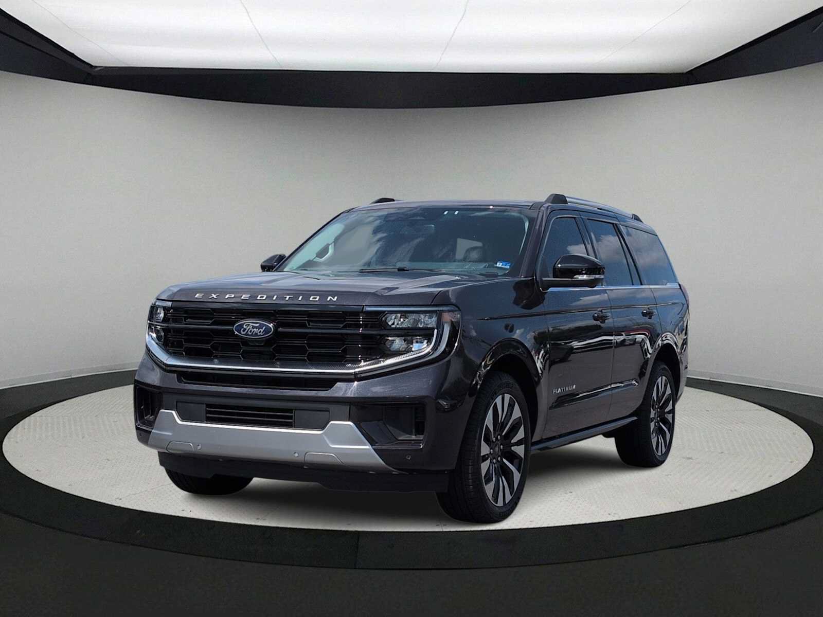 Used 2025 Ford Expedition Platinum w/ Driver's Package AWD/4WD image 4