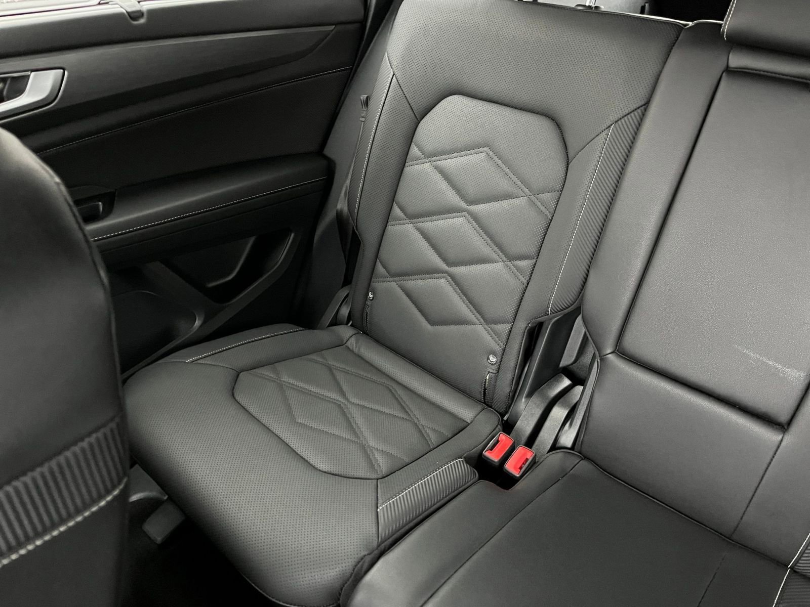 Used 2025 Volkswagen Atlas Cross Sport SE image 39