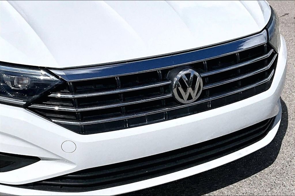 Certified 2020 Volkswagen Jetta SEL Premium image 11