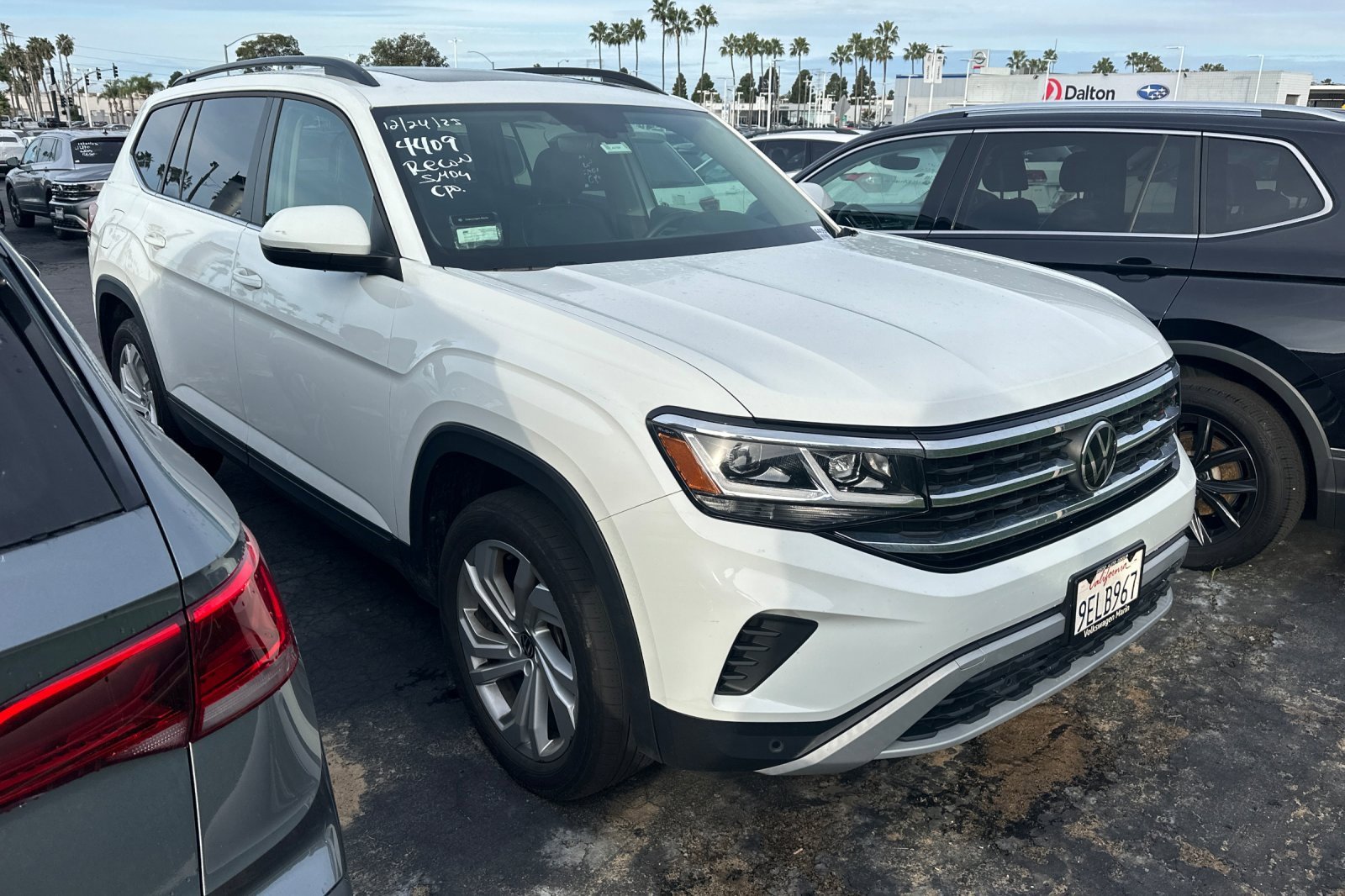 Used 2023 Volkswagen Atlas SE w/ Panoramic Sunroof Package image 2