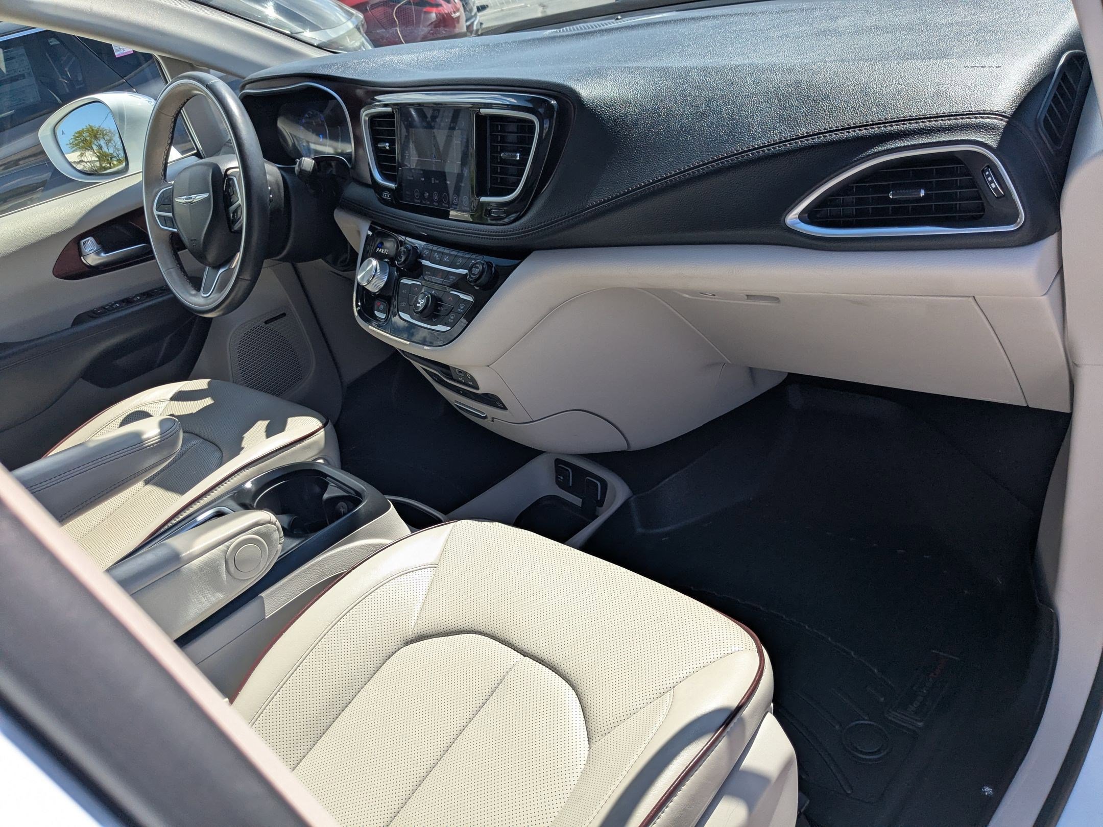 Used 2020 Chrysler Pacifica Limited w/ Advanced Safetytec Group FWD image 32