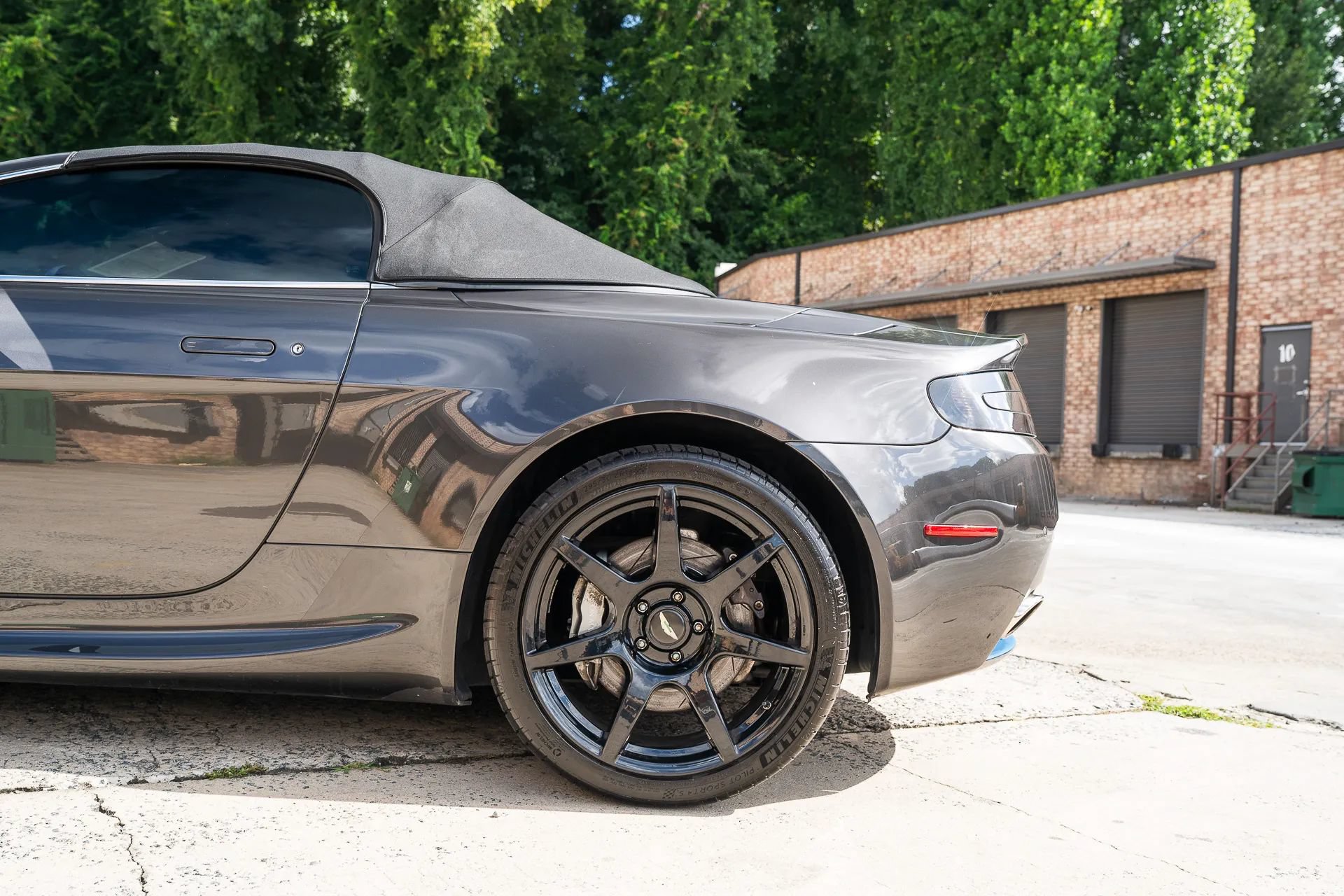 Used 2013 Aston Martin V8 Vantage Roadster RWD image 5