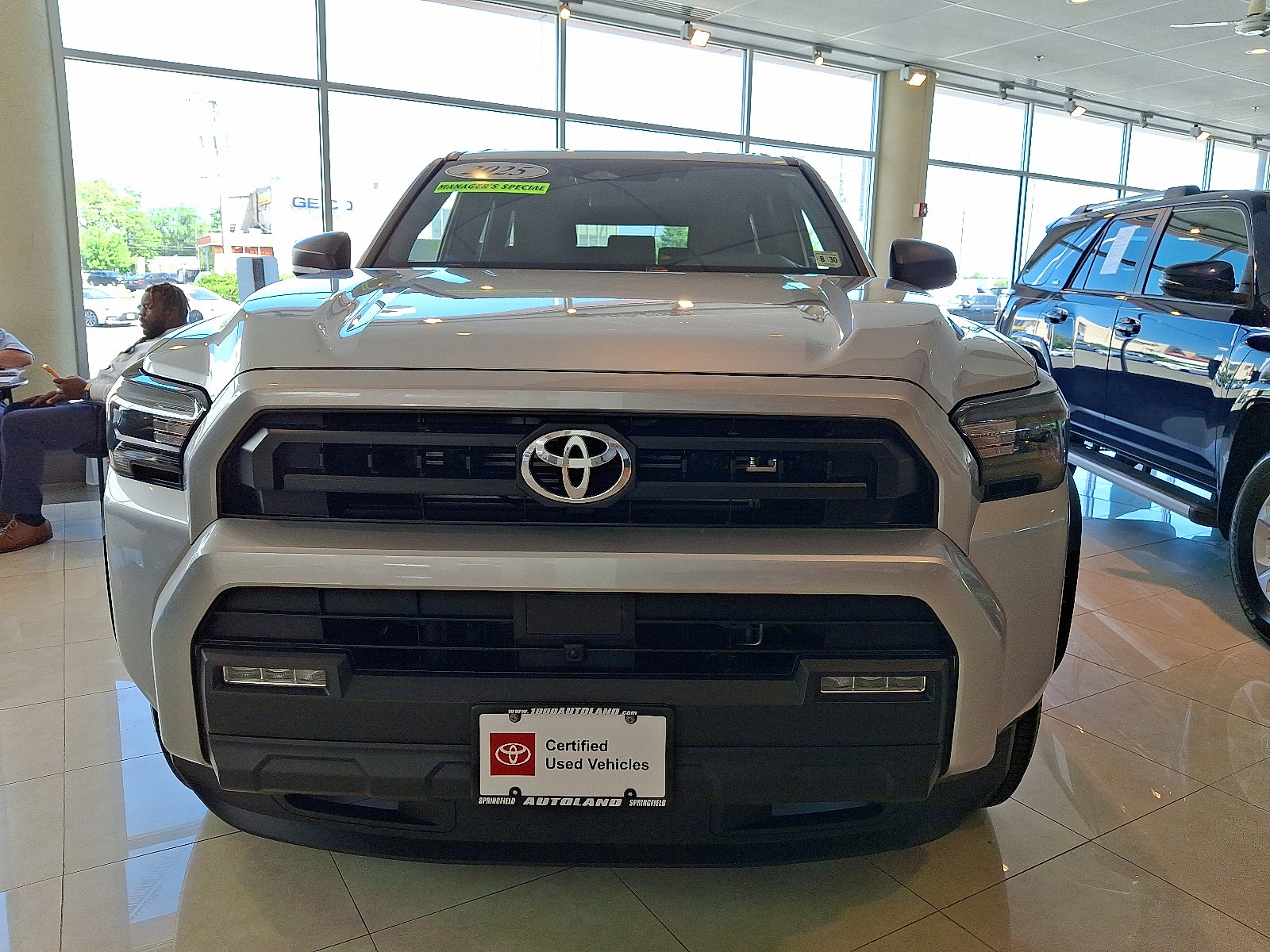 Used 2025 Toyota 4Runner SR5 AWD/4WD image 2