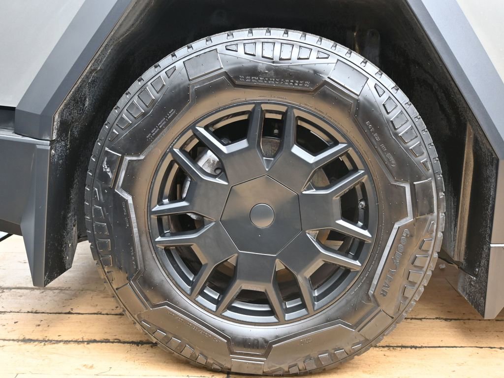 Used 2024 Tesla Cybertruck AWD Crew Cab image 12