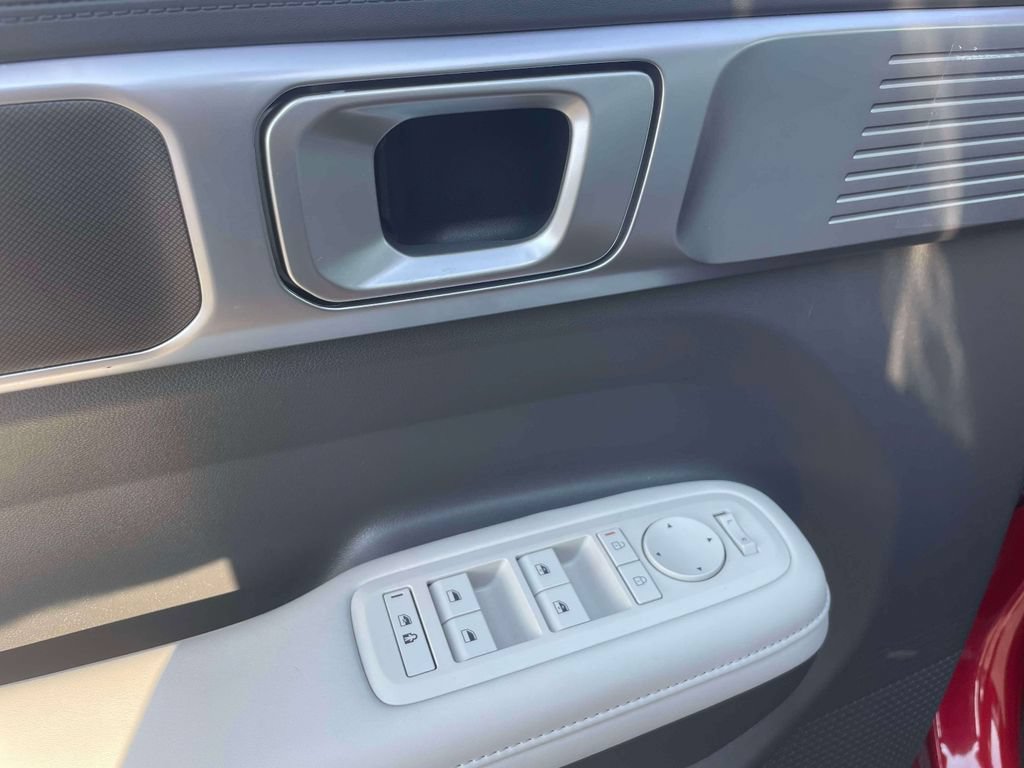 Certified 2025 Hyundai Santa Fe SEL AWD/4WD image 16