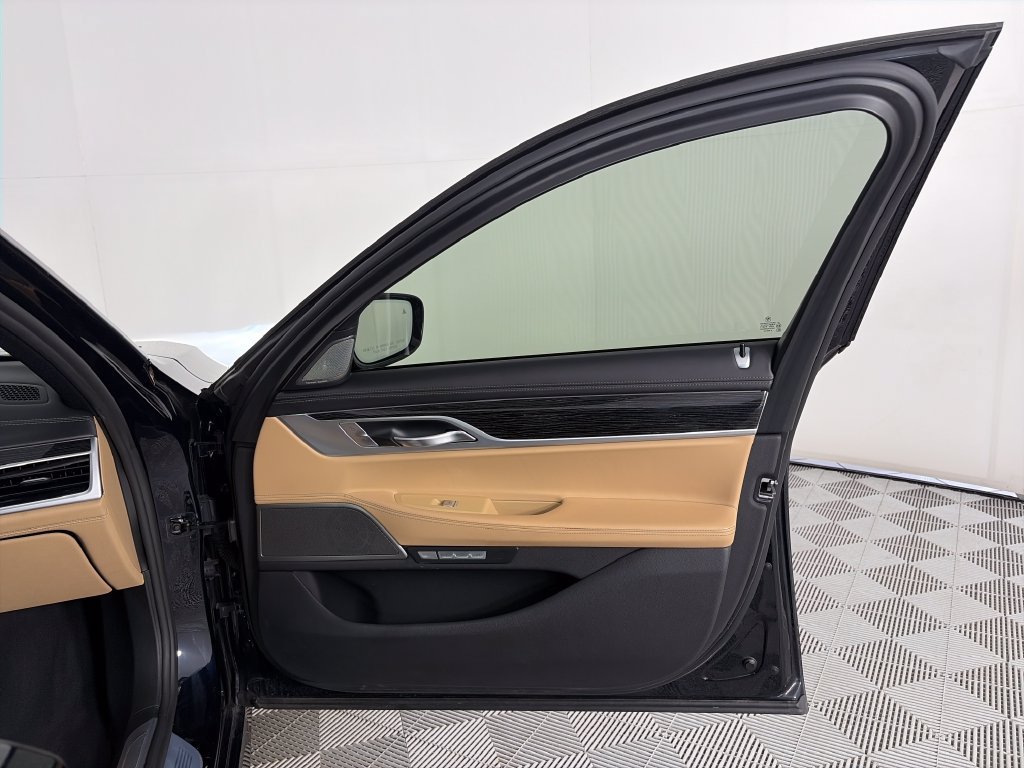 Used 2017 BMW 750i xDrive AWD/4WD image 31