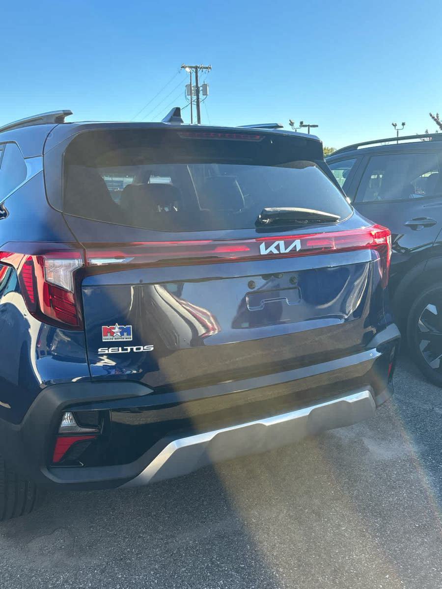 Used 2024 Kia Seltos EX FWD image 15