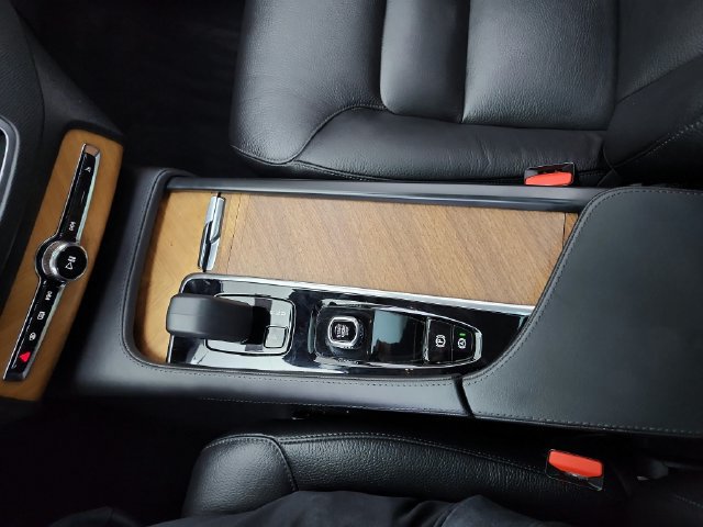 Used 2025 Volvo XC90 B5 Plus w/ Protection Package Premier AWD/4WD image 30