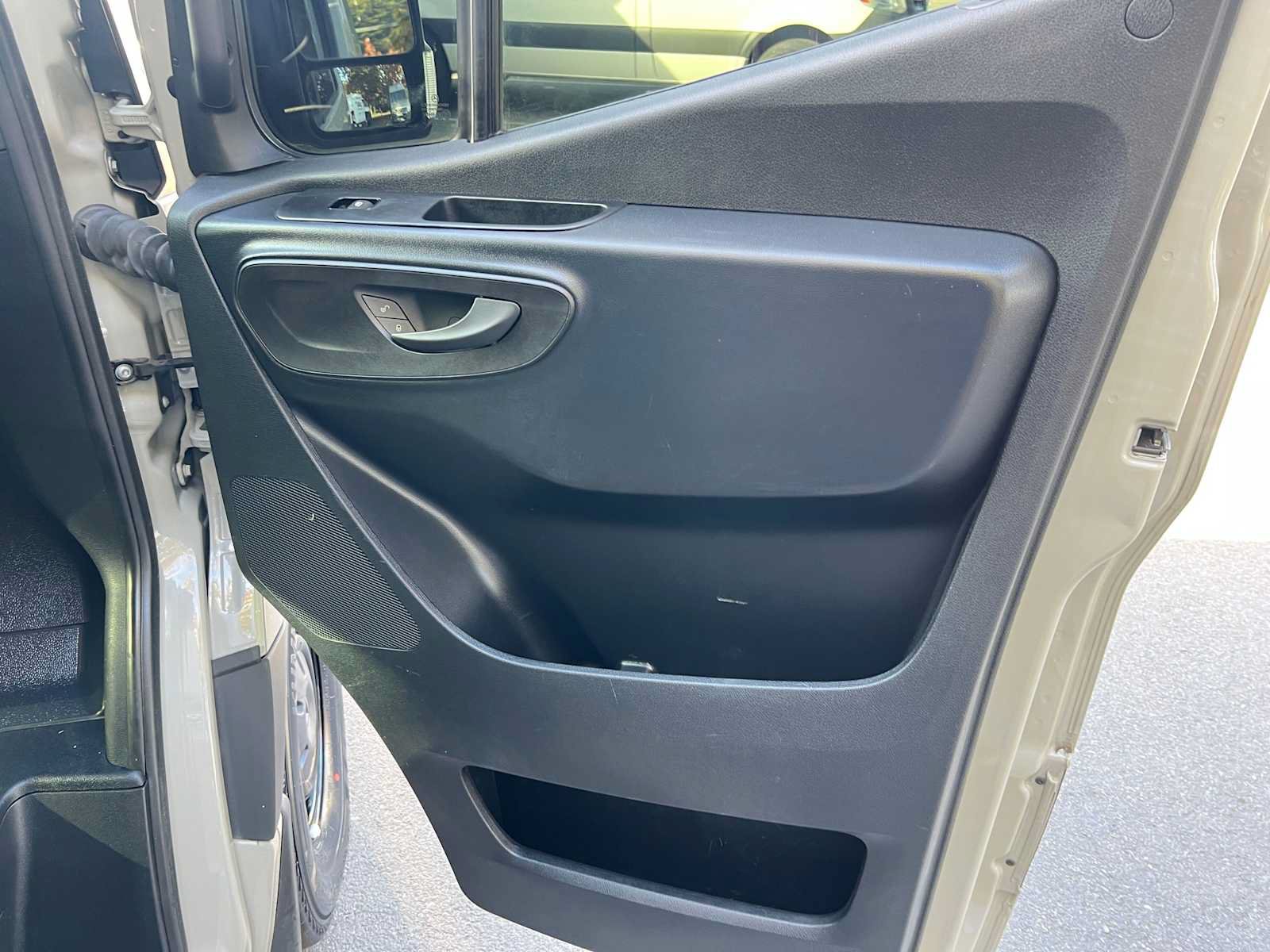 Used 2024 Mercedes-Benz Sprinter 2500 image 10