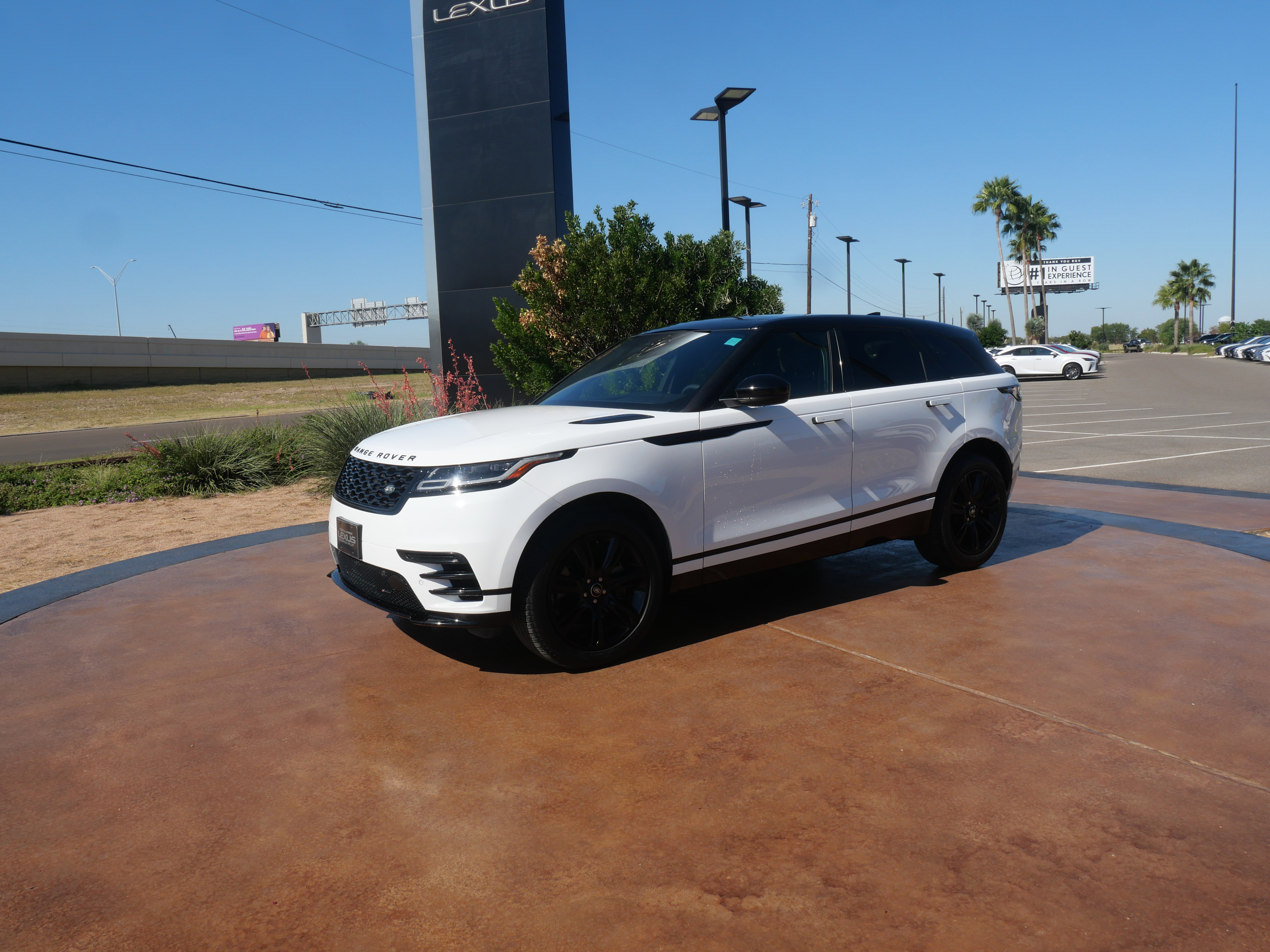Used 2022 Land Rover Range Rover Velar R-Dynamic S image 5