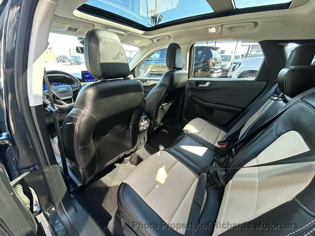 Used 2022 Ford Escape Titanium w/ Titanium Elite Package image 17