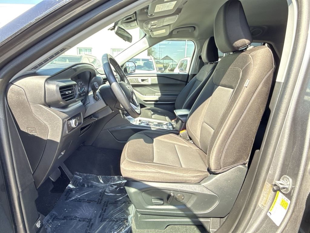 Used 2023 Ford Explorer XLT AWD/4WD image 13