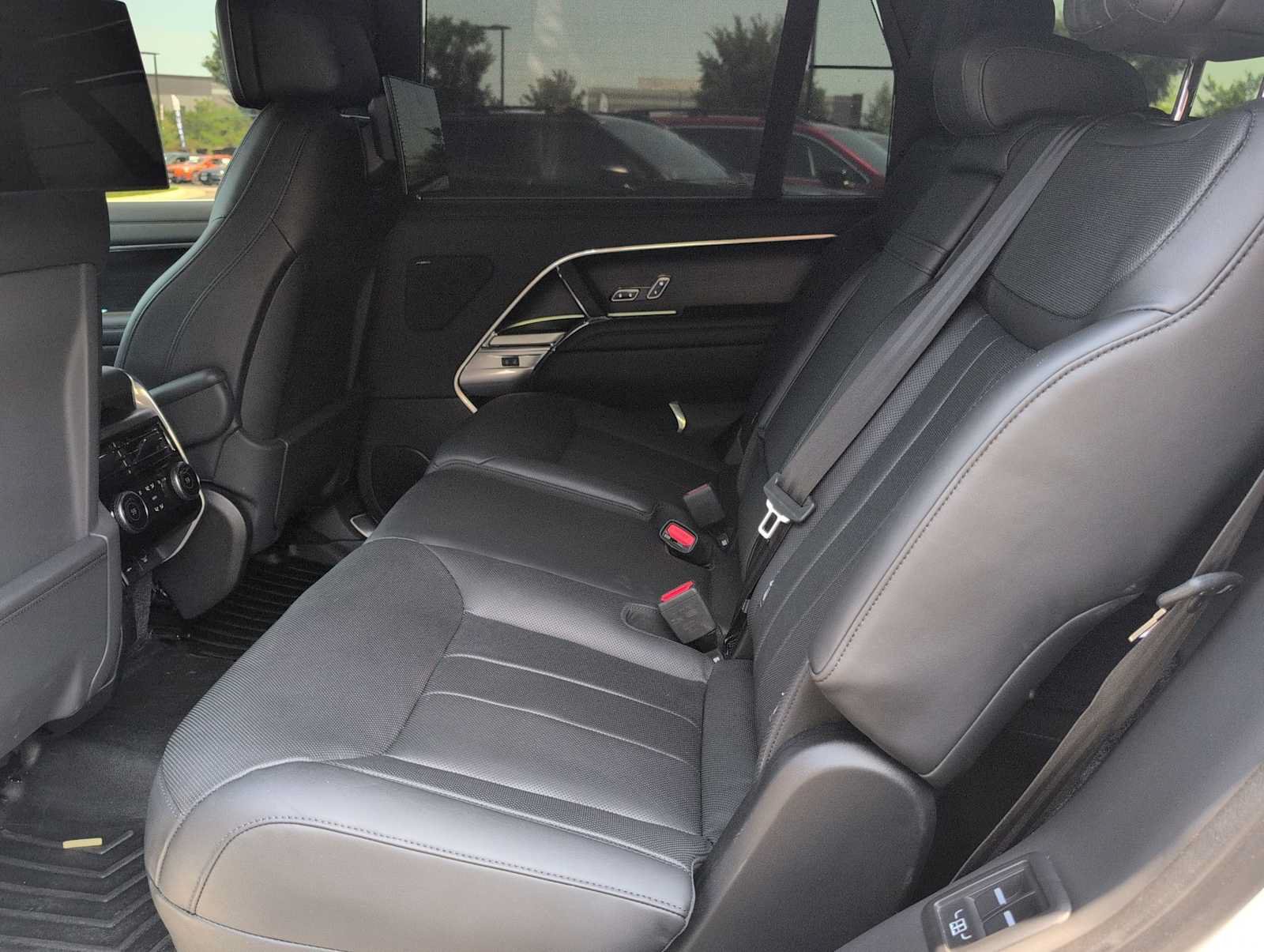 Used 2024 Land Rover Range Rover Long Wheelbase SE AWD/4WD image 19