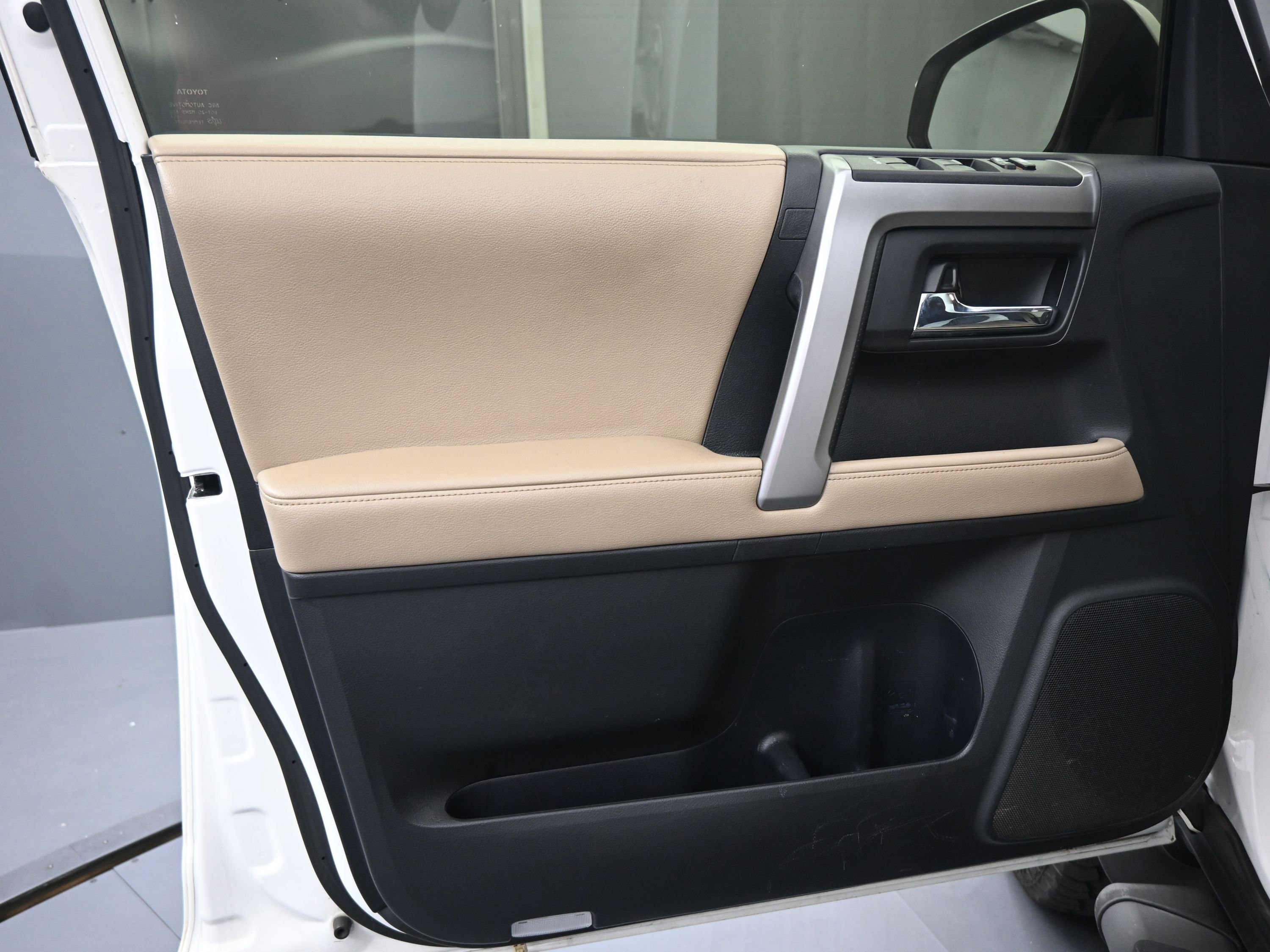 Used 2016 Toyota 4Runner SR5 Premium image 16