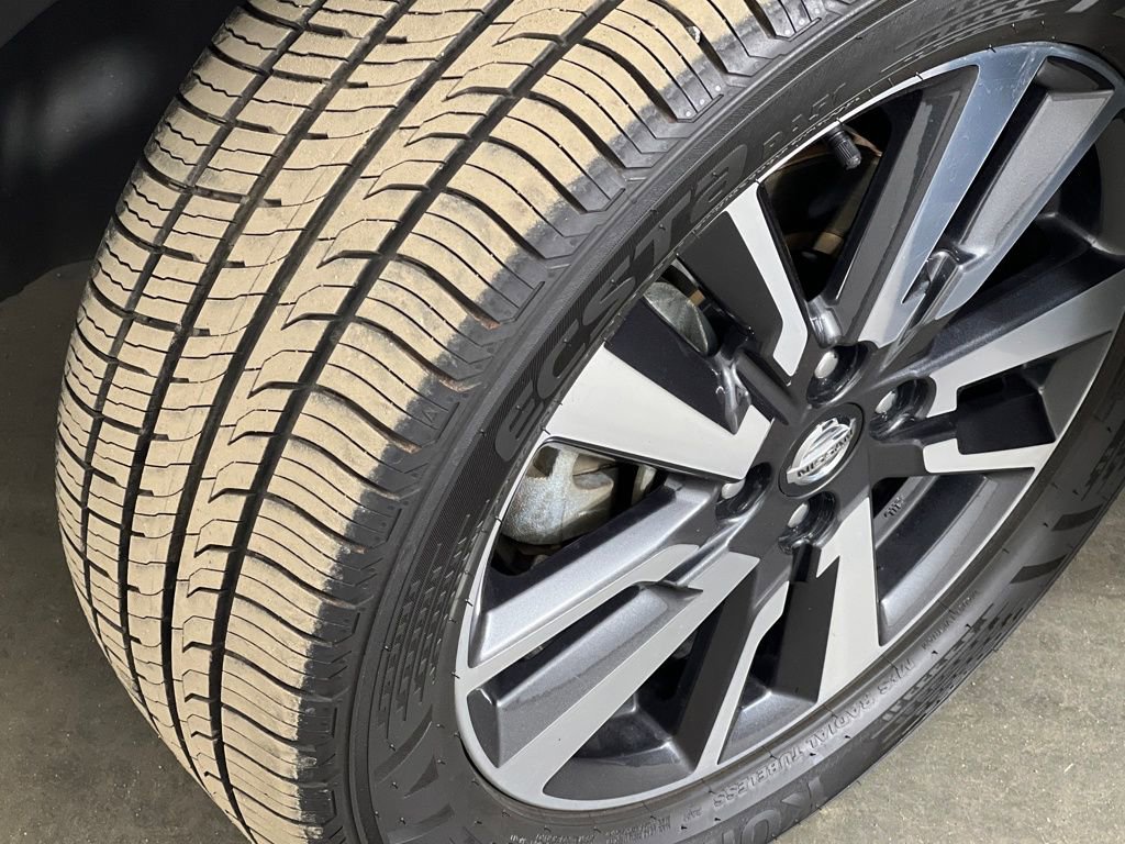 Used 2021 Nissan Versa SV image 37