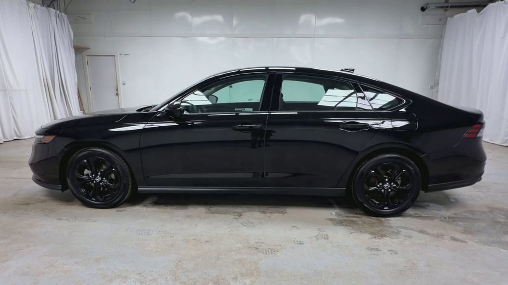 Used 2025 Honda Accord SE image 5