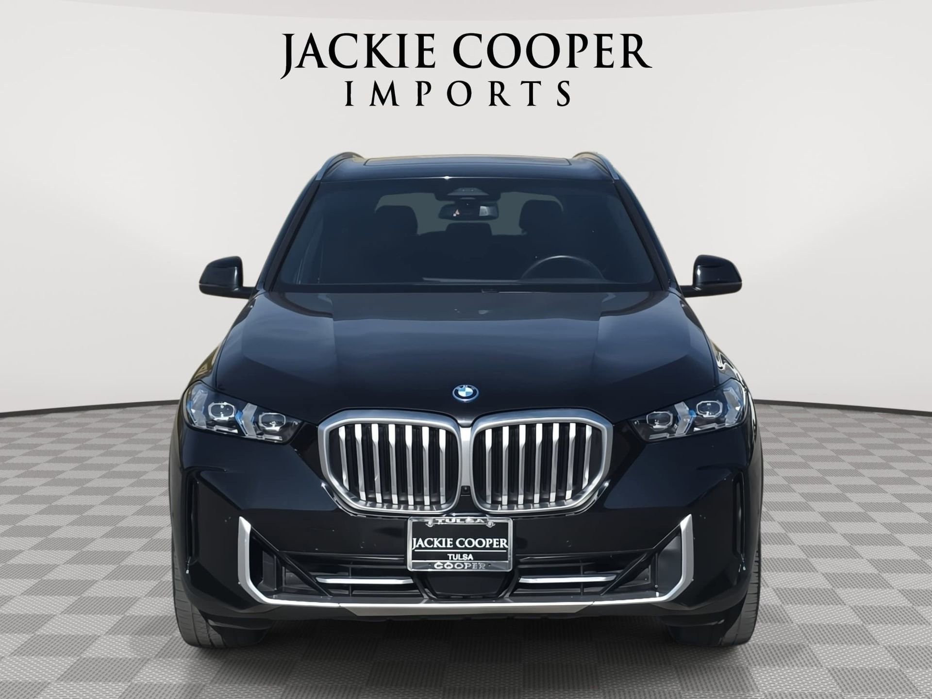 Used 2025 BMW X5 xDrive50e image 2