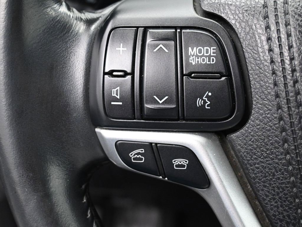 Used 2016 Toyota Highlander XLE image 10