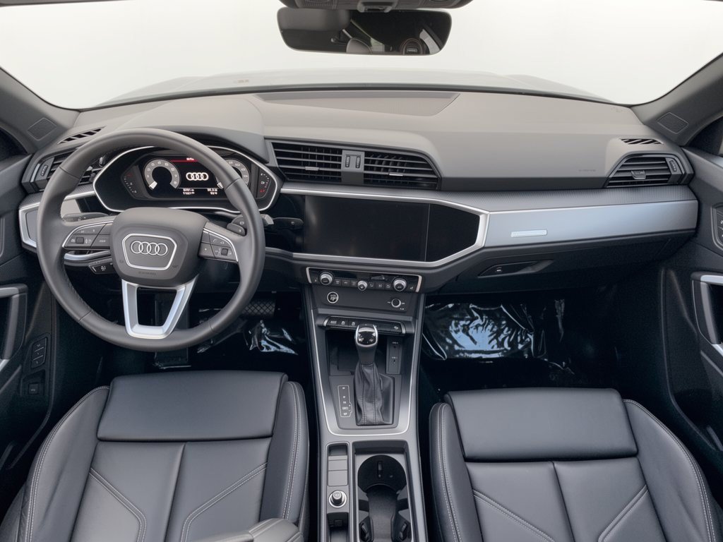 Certified 2025 Audi Q3 2.0T Premium w/ Convenience Package AWD/4WD image 17