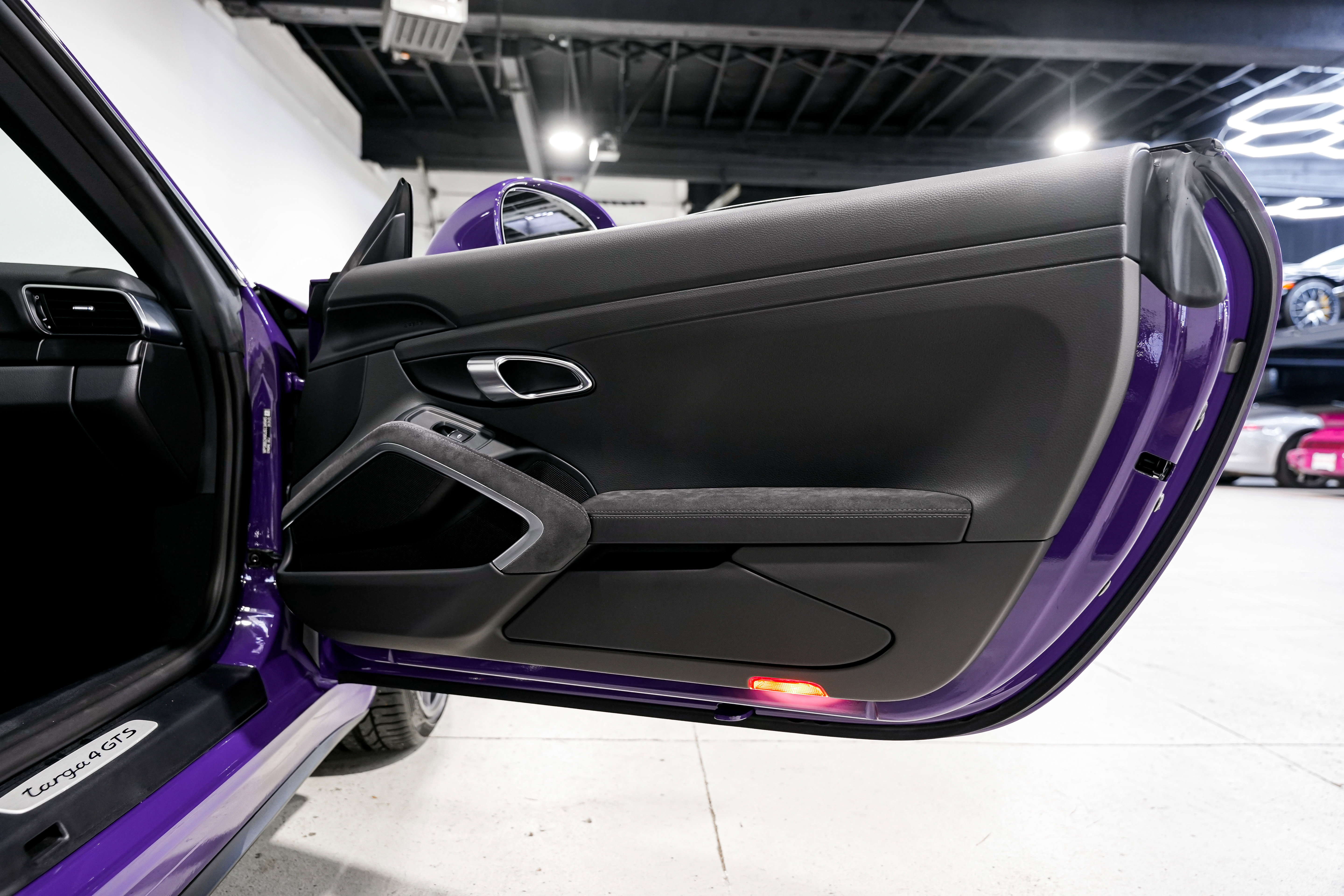 Used 2018 Porsche 911 Targa 4 GTS image 24