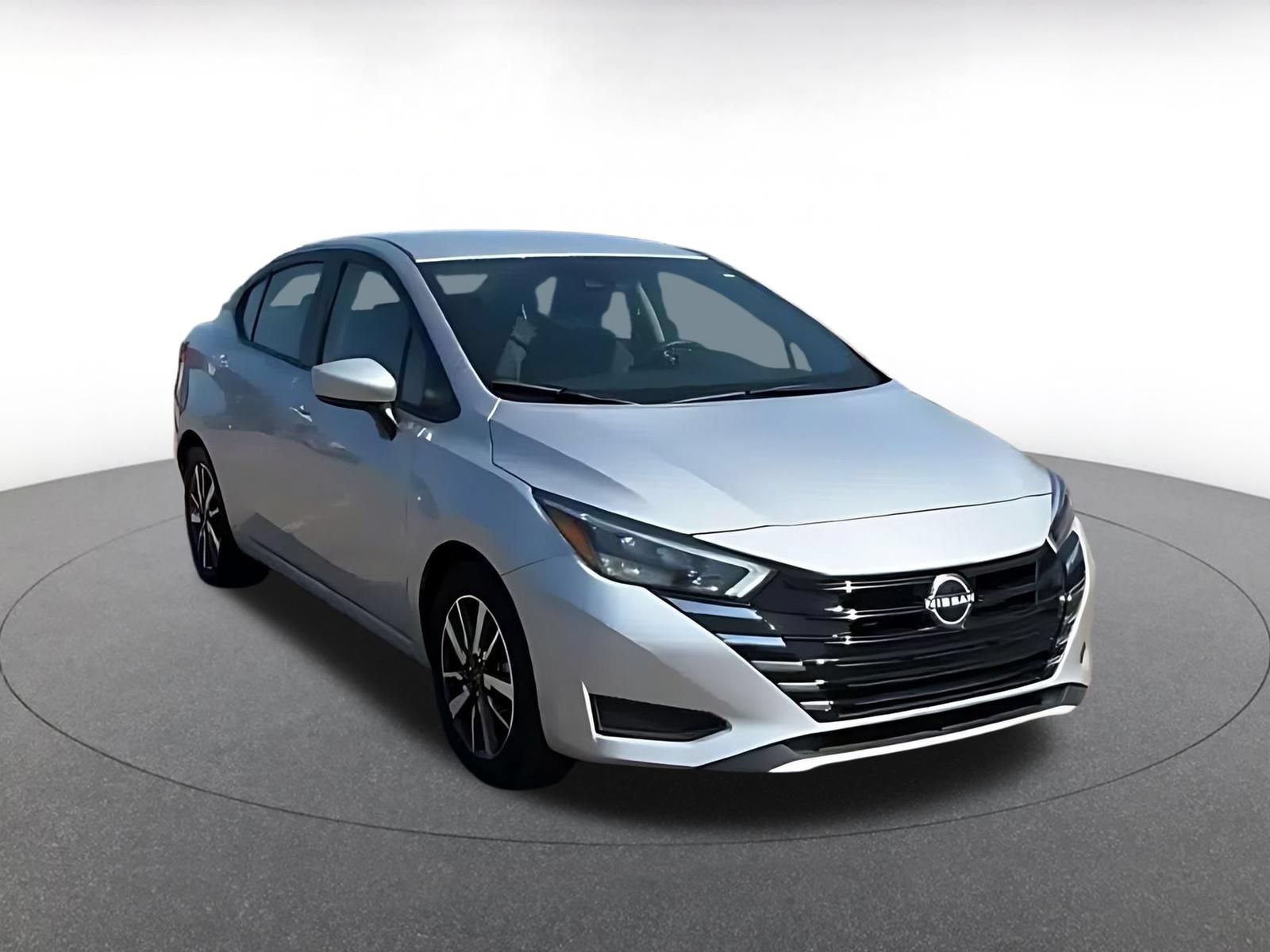 Used 2025 Nissan Versa SV FWD image 3