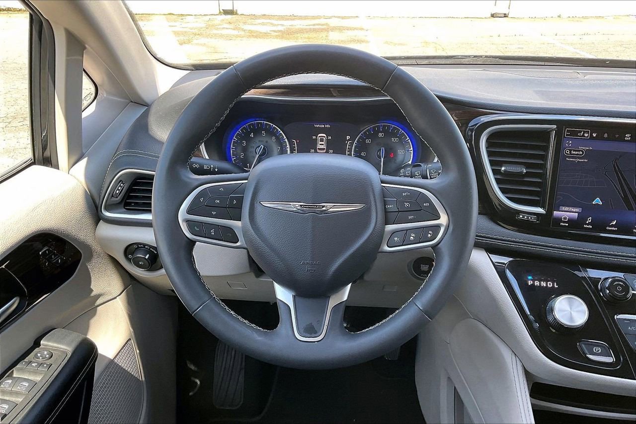 Used 2023 Chrysler Pacifica Limited image 10