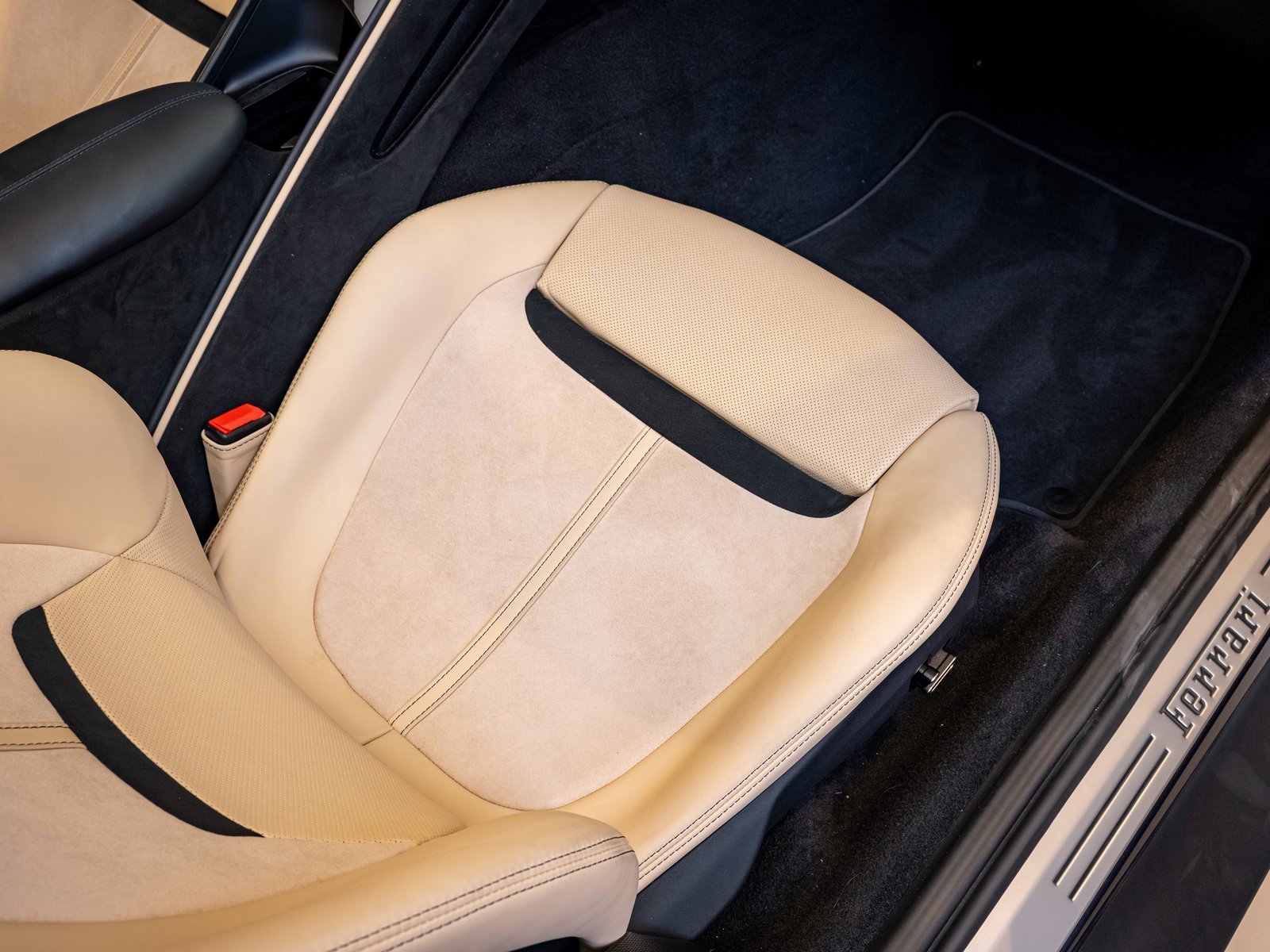 Used 2024 Ferrari Roma Spider image 22