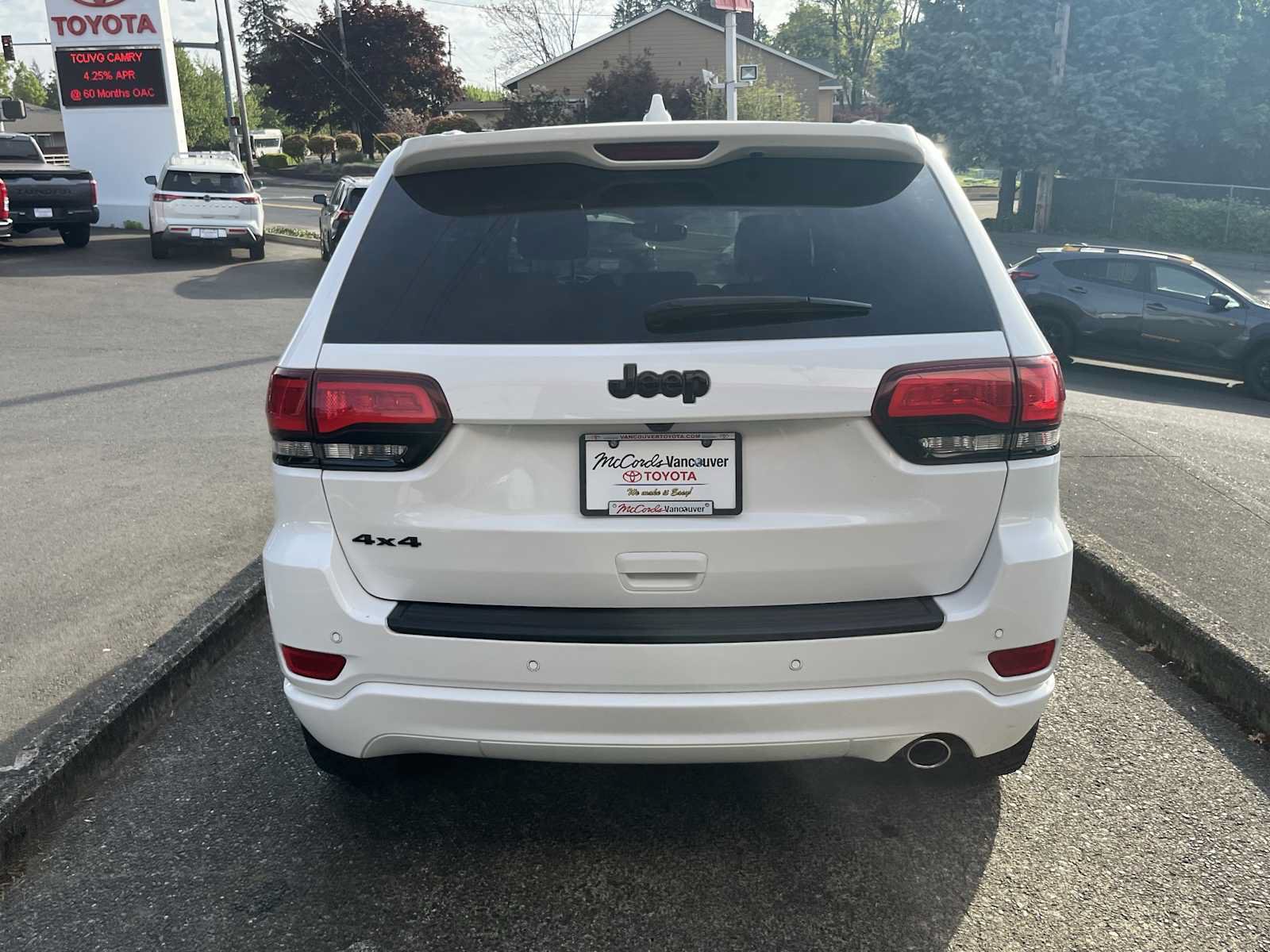 Used 2019 Jeep Grand Cherokee Altitude AWD/4WD image 5