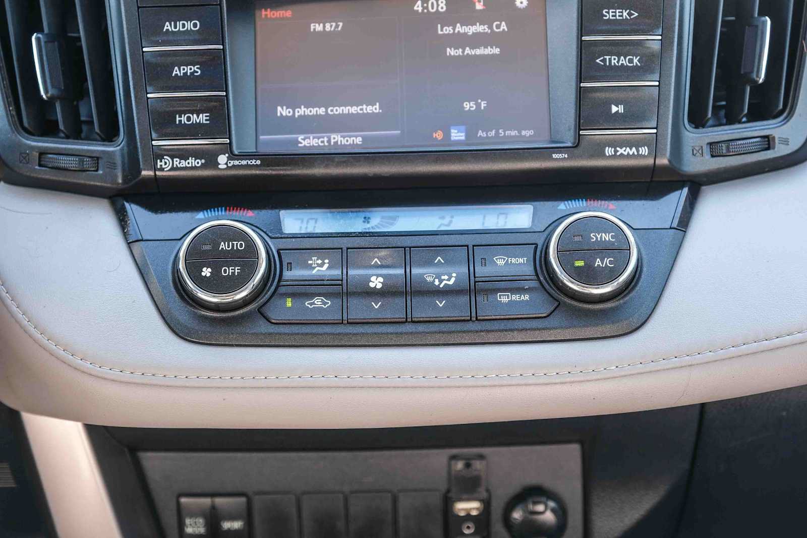 Used 2016 Toyota RAV4 XLE FWD image 15