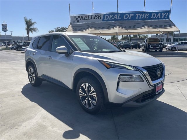 Used 2023 Nissan Rogue SV image 2
