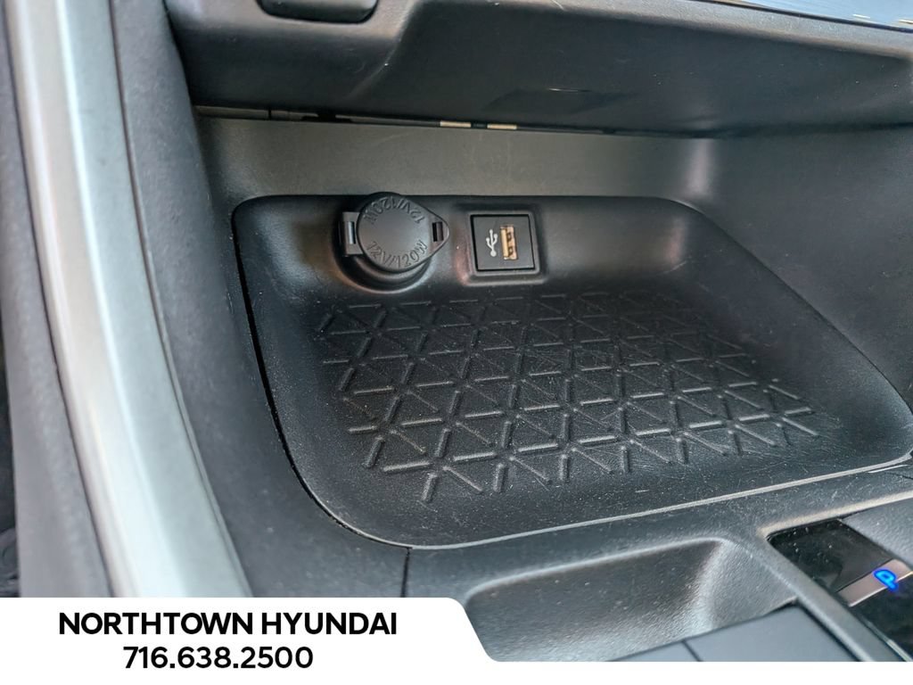 Used 2025 Toyota RAV4 XLE AWD/4WD image 20