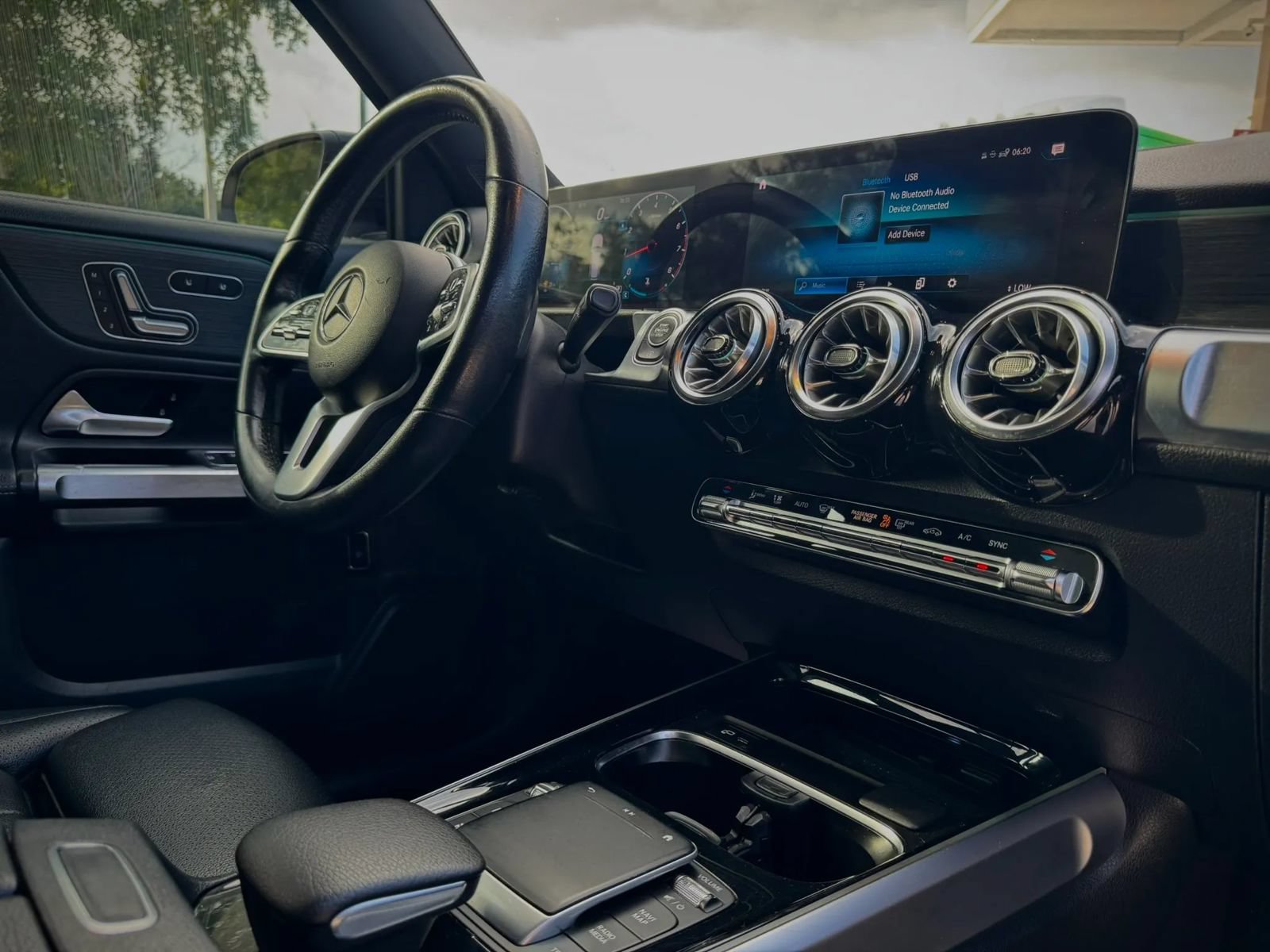 Used 2022 Mercedes-Benz GLB 250 w/ Premium Package image 28